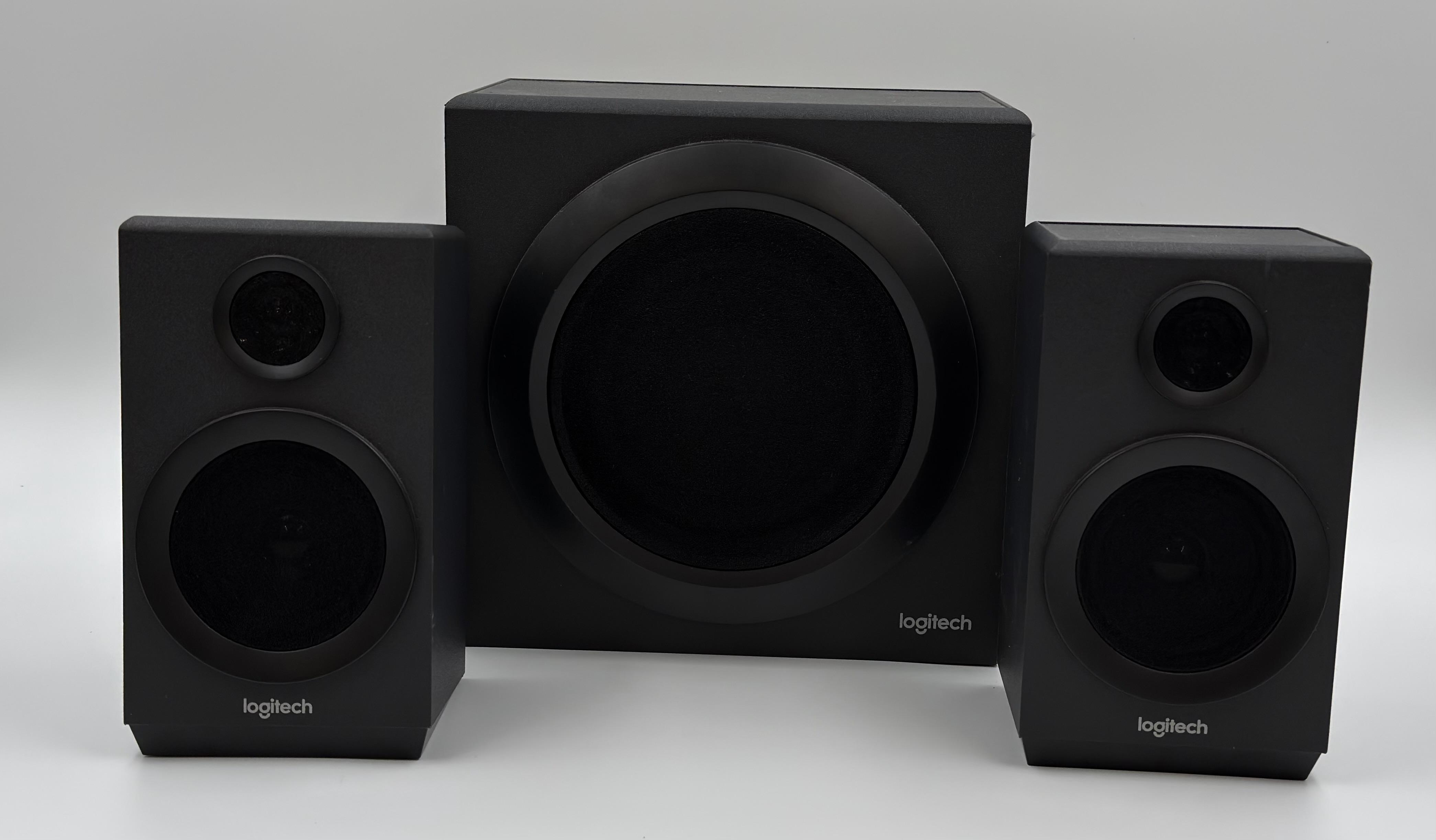 Pre-owned LOGITECH Z333 2.1 MULTIMEDIA PC SPEAKER + SUBWOOFER SYSTEM ...